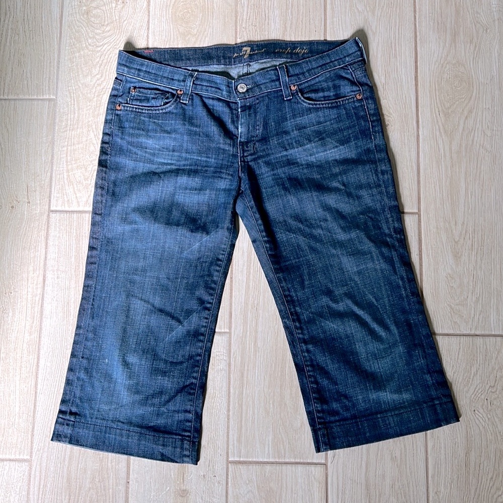 Like new- 7 For All Mankind Dojo Crop